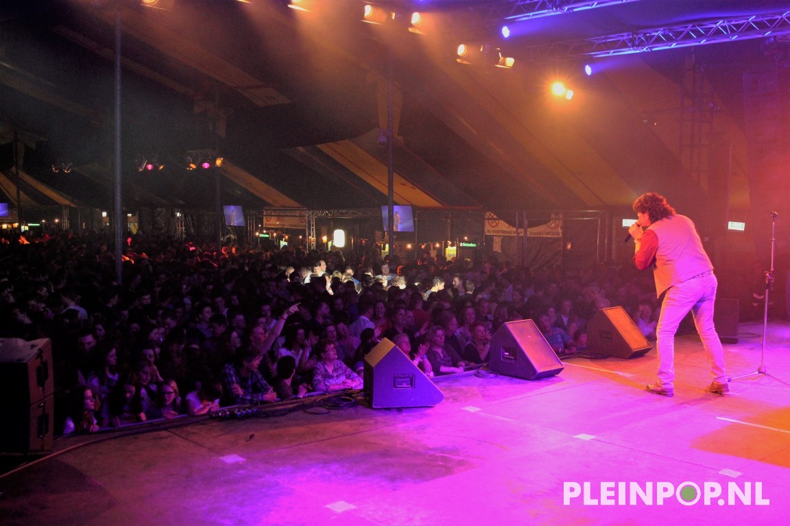 Dennie Christian    (37)